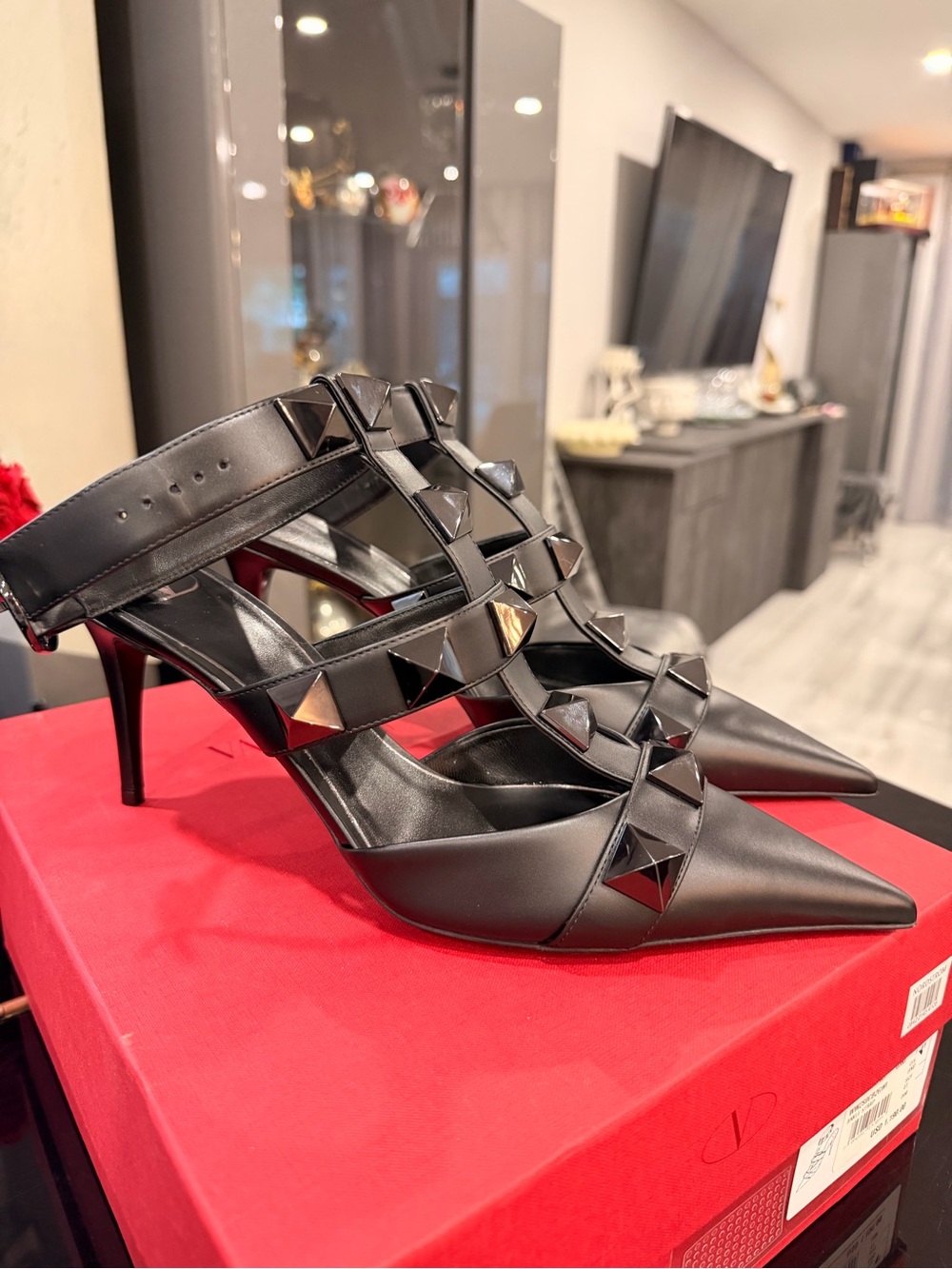 Valentino Garavani Roman Stud T-Strap Pump Size 41 - Picture 2 of 7